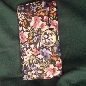 Floral wallet with snaps